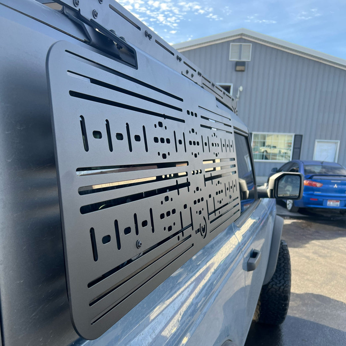 Prinsu Pro Bronco accessory panel mounting detail